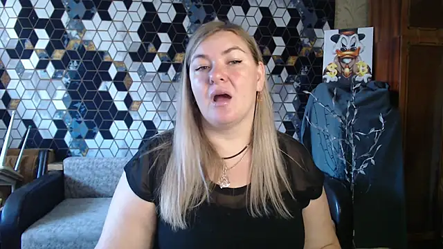 Snapshot of NikaSkylink chatting on 04.06.26 NikaSkylink online show from 04.06.26