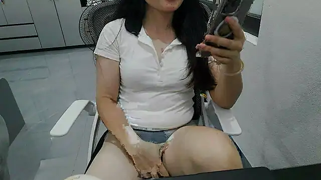 Snapshot of Emachiii chatting on 06.20.26 Emachiii online show from 06.20.26