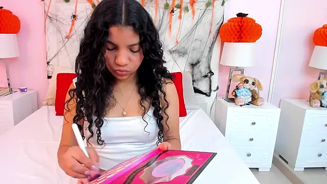 LittleeStar online show from 10.04.25