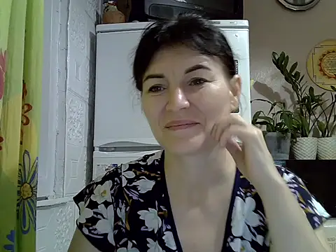 Krystal 82 online show from 10.31.25