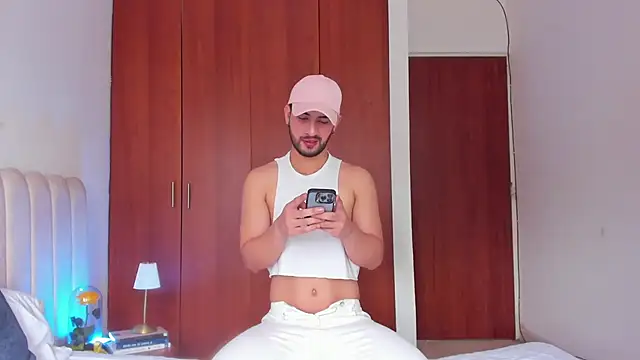 Snapshot of Dark_beauty2 chatting on 10.08.25 Dark beauty2 online show from 10.08.25