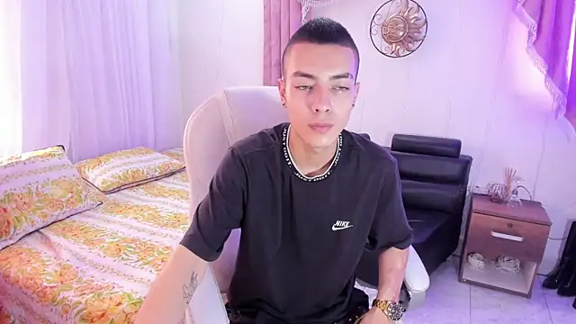 Dereck Boy8 online show from 10.31.25