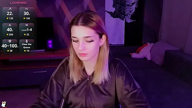 Sandy Belle online show from 09.17.25