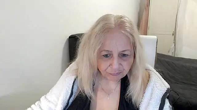 Snapshot of SusiLifeXXX chatting on 05.20.26 SusiLifeXXX online show from 05.20.26