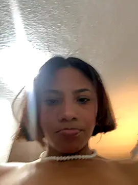 Nia Desire online show from 11.18.25