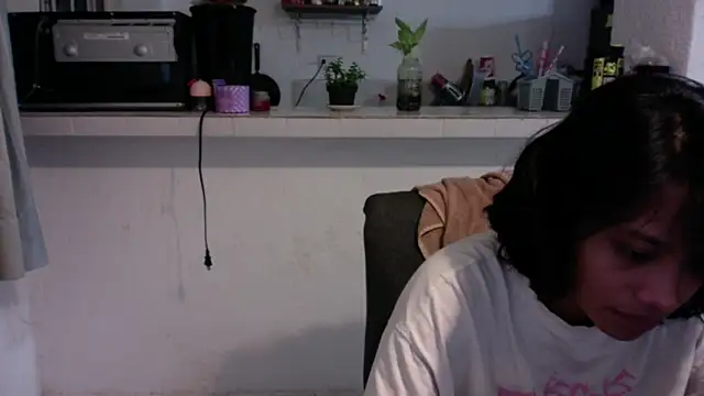 Snapshot of Nia_Desire chatting on 05.26.26 Nia Desire online show from 05.26.26