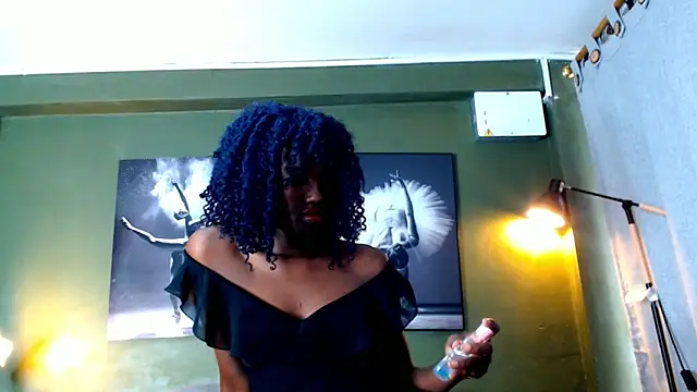 Evaa 18 online show from 09.19.25