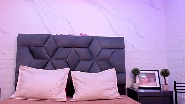 Snapshot of Maia_Park chatting on 11.14.25 Maia Park online show from 11.14.25