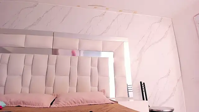 Snapshot of Maia_Park chatting on 12.21.25 Maia Park online show from 12.21.25