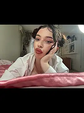 Hannah xBaby online show from 11.12.25