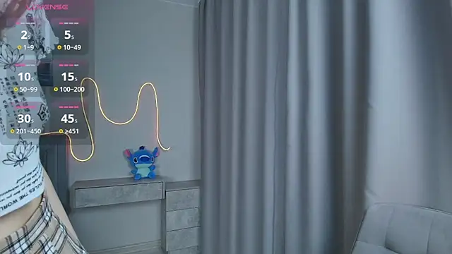 Snapshot of FoxyMira chatting on 09.11.25 FoxyMira online show from 09.11.25