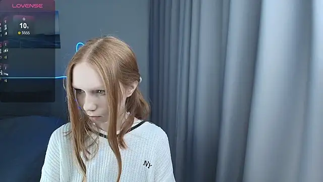 Snapshot of FoxyMira chatting on 09.12.25 FoxyMira online show from 09.12.25