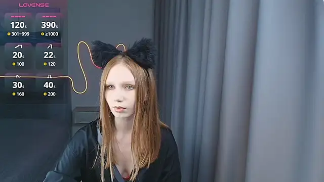 Snapshot of FoxyMira chatting on 09.23.25 FoxyMira online show from 09.23.25