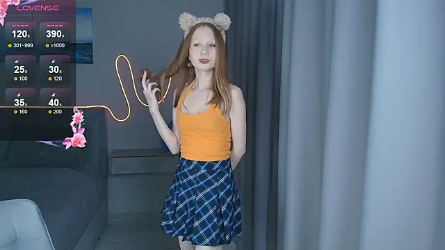 Snapshot of FoxyMira chatting on 09.26.25 FoxyMira online show from 09.26.25