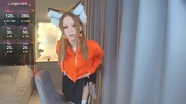 Snapshot of FoxyMira chatting on 10.28.25 FoxyMira online show from 10.28.25