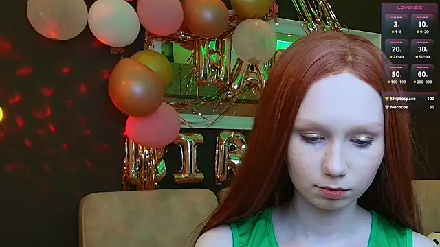 Snapshot of FoxyMira chatting on 06.18.26 FoxyMira online show from 06.18.26