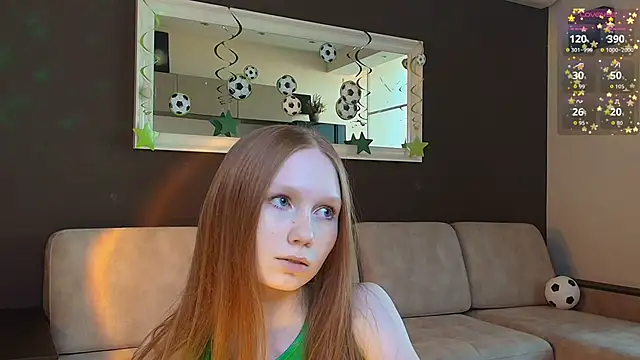 Snapshot of FoxyMira chatting on 06.21.26 FoxyMira online show from 06.21.26