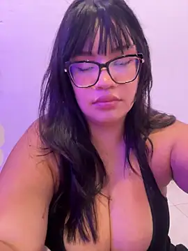 Snapshot of Emily_Taylor2 chatting on 04.25.26 Emily Taylor2 online show from 04.25.26
