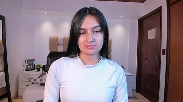 AidaJones online show from 10.10.25