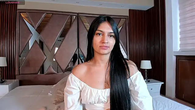 Snapshot of AidaJones chatting on 05.19.26 AidaJones online show from 05.19.26