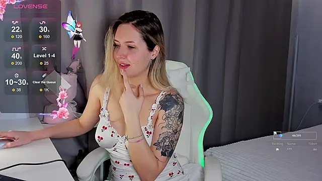 Snapshot of coldcherryeclipse_ chatting on 10.31.25 coldcherryeclipse online show from 10.31.25