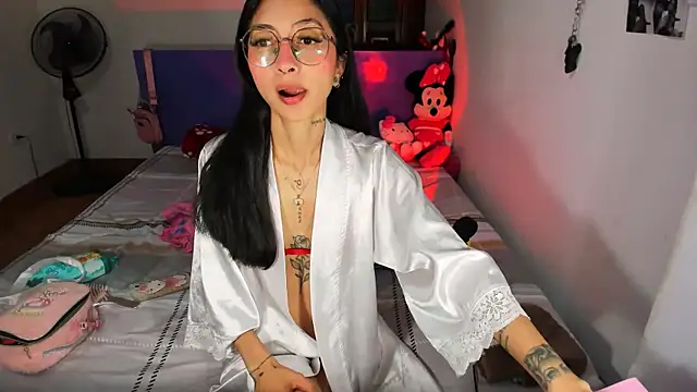 Snapshot of Anais_lux chatting on 06.11.26 Anais lux online show from 06.11.26