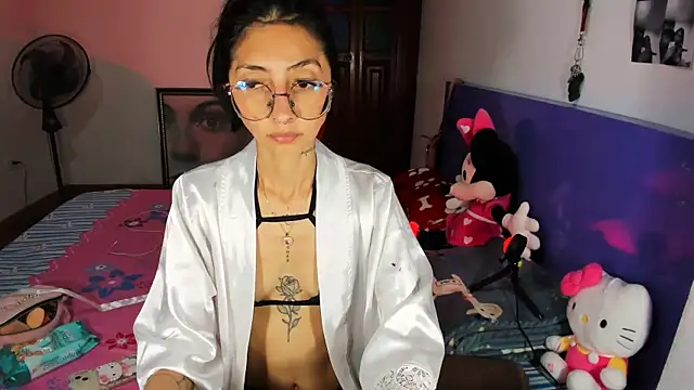Snapshot of Anais_lux chatting on 06.15.26 Anais lux online show from 06.15.26