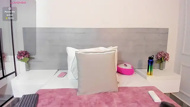 sunnyWhitee online show from 09.16.25