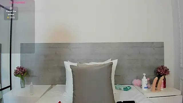 sunnyWhitee online show from 01.08.26