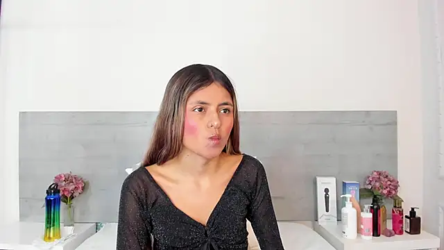 sunnyWhitee online show from 04.11.26