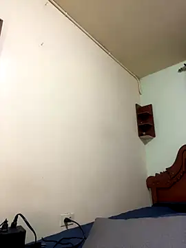 Snapshot of MaxDell chatting on 09.16.25 MaxDell online show from 09.16.25