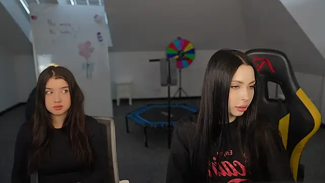 Snapshot of VivianSweet_ chatting on 04.28.26 VivianSweet online show from 04.28.26