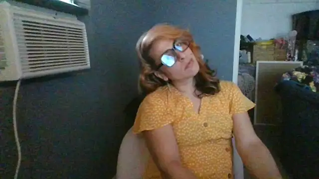 Snapshot of mayra_mayhem chatting on 05.20.26 mayra mayhem online show from 05.20.26