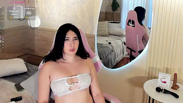 Skyyle  online show from 10.07.25