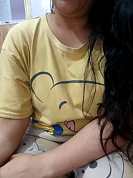 Snapshot of roshni_agrawal0 chatting on 04.17.26 roshni agrawal0 online show from 04.17.26