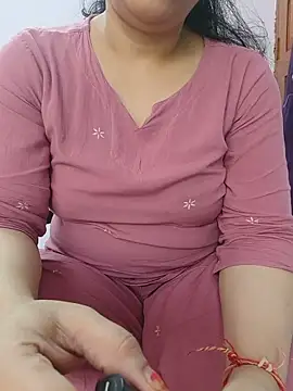 Snapshot of roshni_agrawal0 chatting on 05.17.26 roshni agrawal0 online show from 05.17.26
