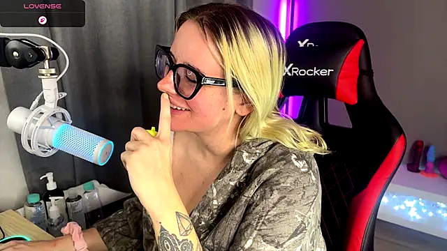 Charlies world online show from 10.06.25