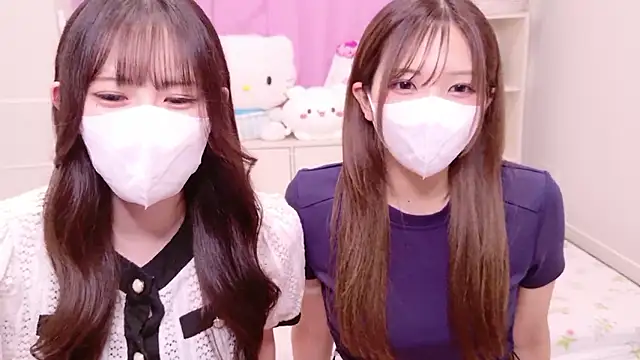 Snapshot of MOEMOE-Q chatting on 09.21.25 MOEMOE-Q online show from 09.21.25