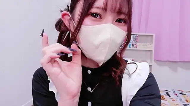 Snapshot of MOEMOE-Q chatting on 10.30.25 MOEMOE-Q online show from 10.30.25