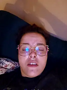 Snapshot of nuttiebuddy1 chatting on 09.18.25 nuttiebuddy1 online show from 09.18.25