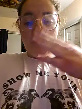 Snapshot of nuttiebuddy1 chatting on 10.23.25 nuttiebuddy1 online show from 10.23.25