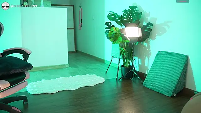 AnnieCouperr online show from 03.17.26