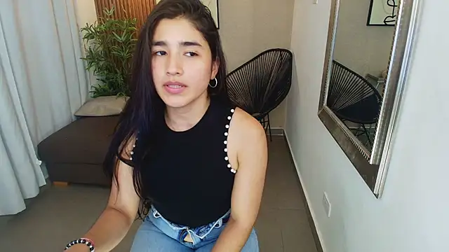 Snapshot of Lia_Mar_ chatting on 09.15.25 Lia Mar online show from 09.15.25