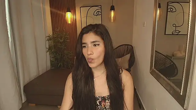 Snapshot of Lia_Mar_ chatting on 09.20.25 Lia Mar online show from 09.20.25