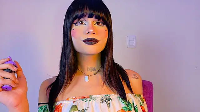 NATASHAA WINZ online show from 11.26.25