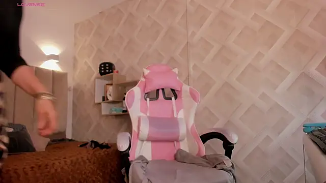 Clhoe Johnson online show from 03.18.26