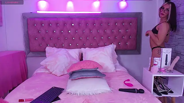 Bonn Glow online show from 09.18.25