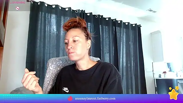 Snapshot of AnneNay chatting on 06.27.26 AnneNay online show from 06.27.26