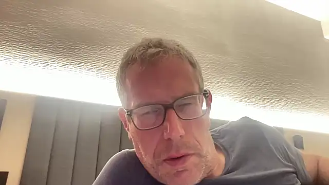 Snapshot of choupipat1 chatting on 10.23.25 choupipat1 online show from 10.23.25