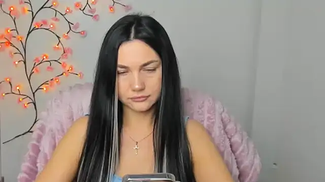 Lune Moon online show from 12.20.25